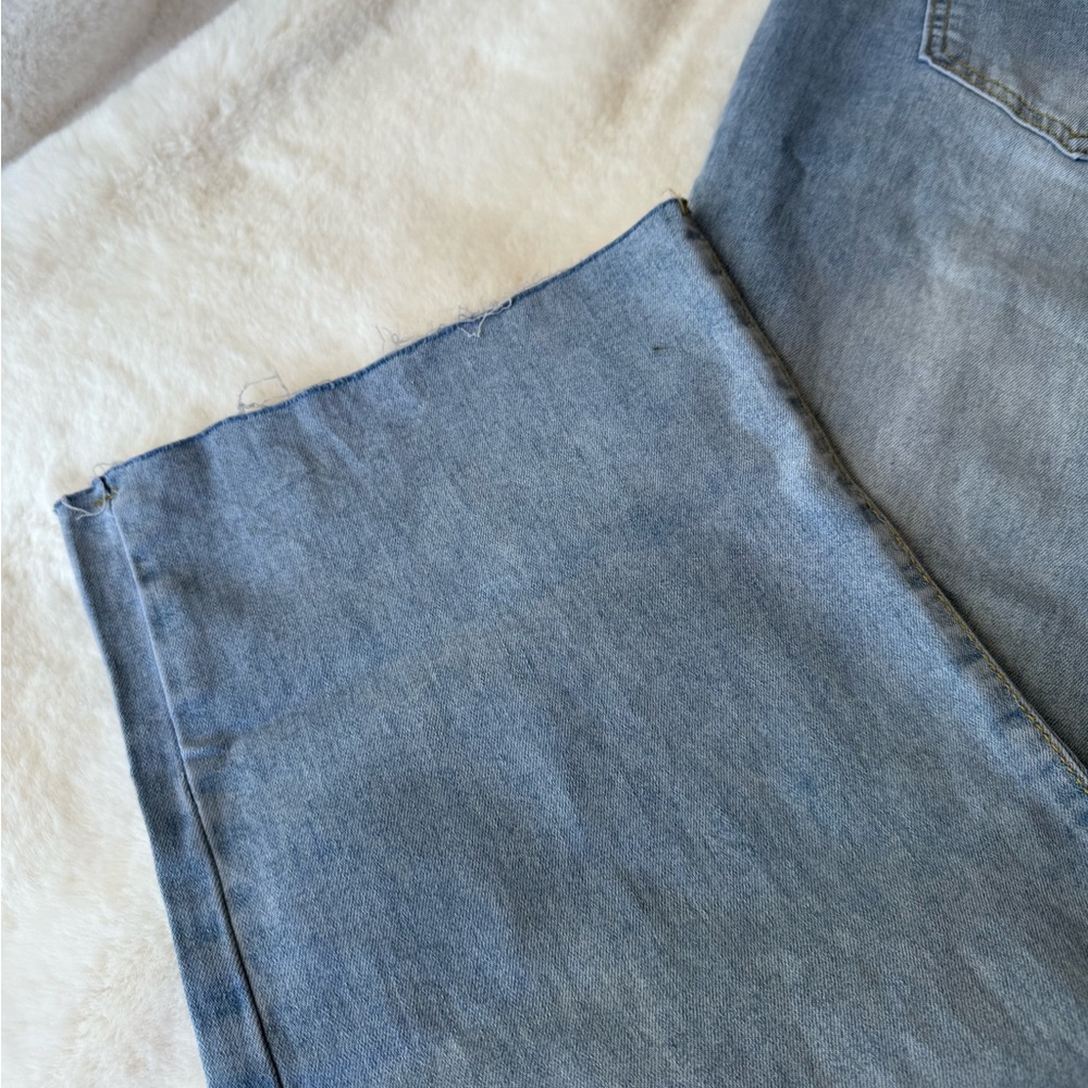Allabreve Women's Cropped Blue Jeans Size 10 - Picture 4 of 6